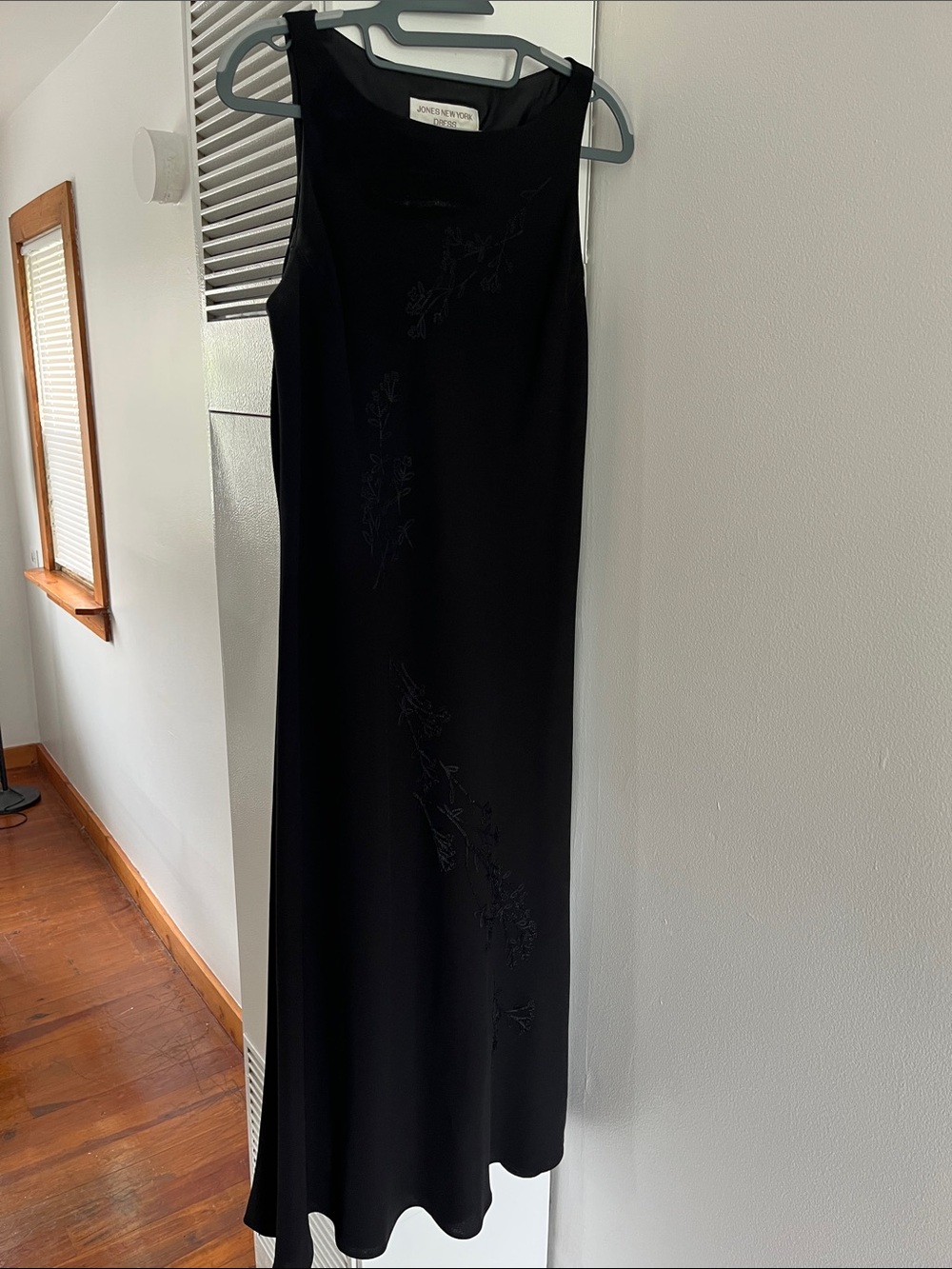Jones New York Black Embroidered Sleeveless Maxi Skirt
